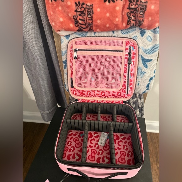 Impressions Vegan Leather Hello Kitty Cosmetic Box - Picture 10 of 12